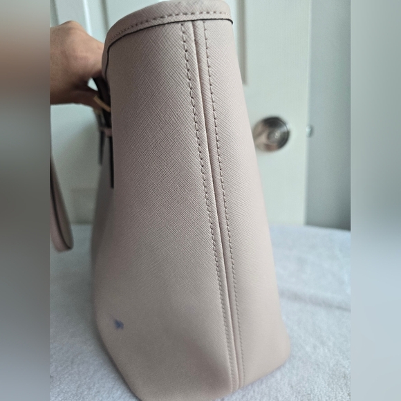 Michael Kors Beige Tote Bag - Picture 16 of 17